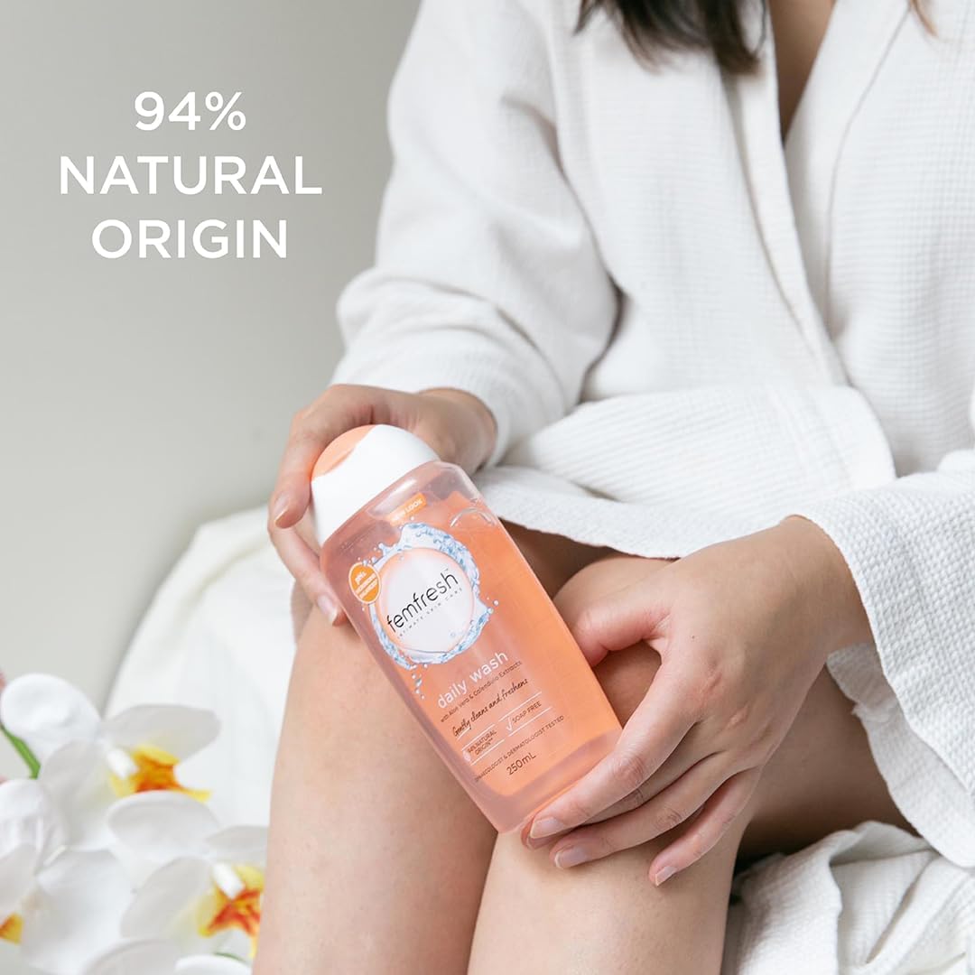 Femfresh Daily Intimate Wash 600ml - pH & Microbiome Balanced, With Aloe Vera & Calendula Extracts, 94% Natural Origin Ingredients, Hypoallergenic & Soap-Free, Gentle Feminine Wash for Freshness