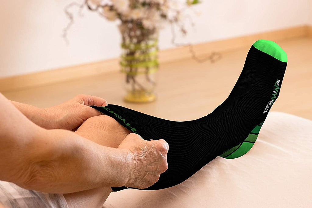 Physix Gear Compression Socks 20-30 mmHg - Men & Women - Running, Nurses, Shin Splints, Flight, Travel