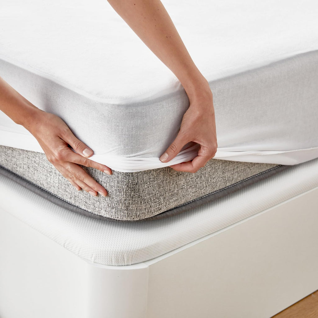 Pikolin Home – Terry Waterproof and Breathable Absorbent Mattress Protector, Oeko-Tex Certified, for 90 cm Beds, up to 32 cm Height – Mattress Topper 90 x 190/200 cm