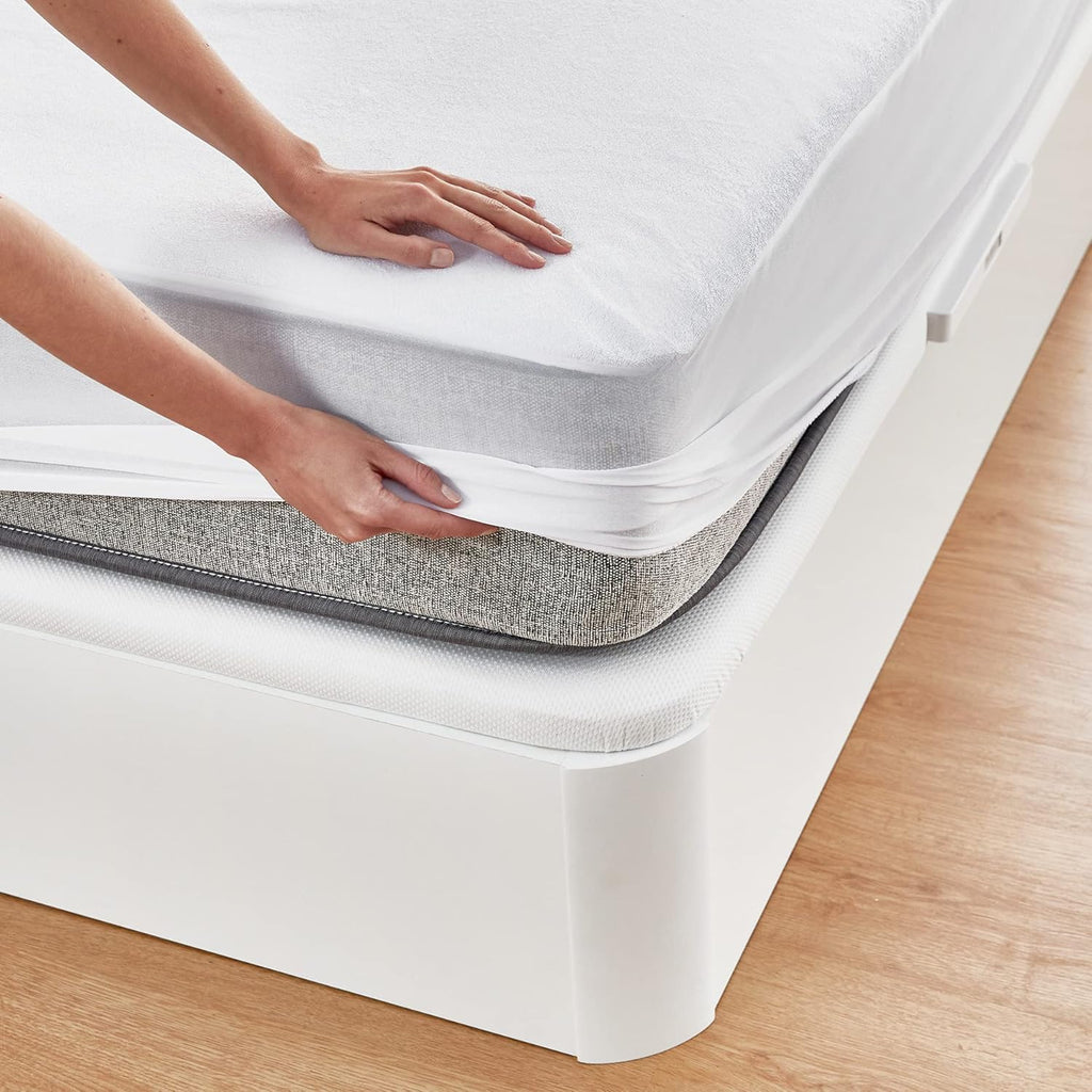 Pikolin Home – Terry Waterproof and Breathable Absorbent Mattress Protector, Oeko-Tex Certified, for 90 cm Beds, up to 32 cm Height – Mattress Topper 90 x 190/200 cm